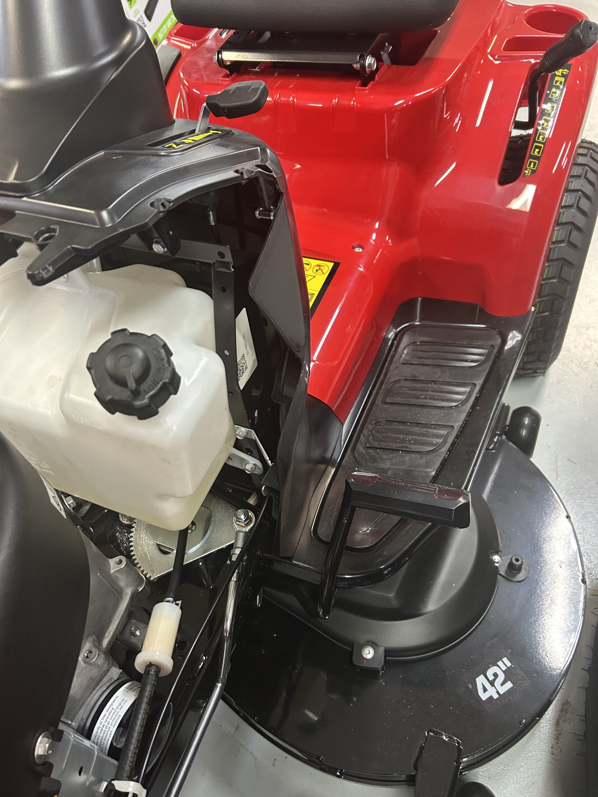 Victa VSX 42" Large Frame Garden Tractor - Image 5