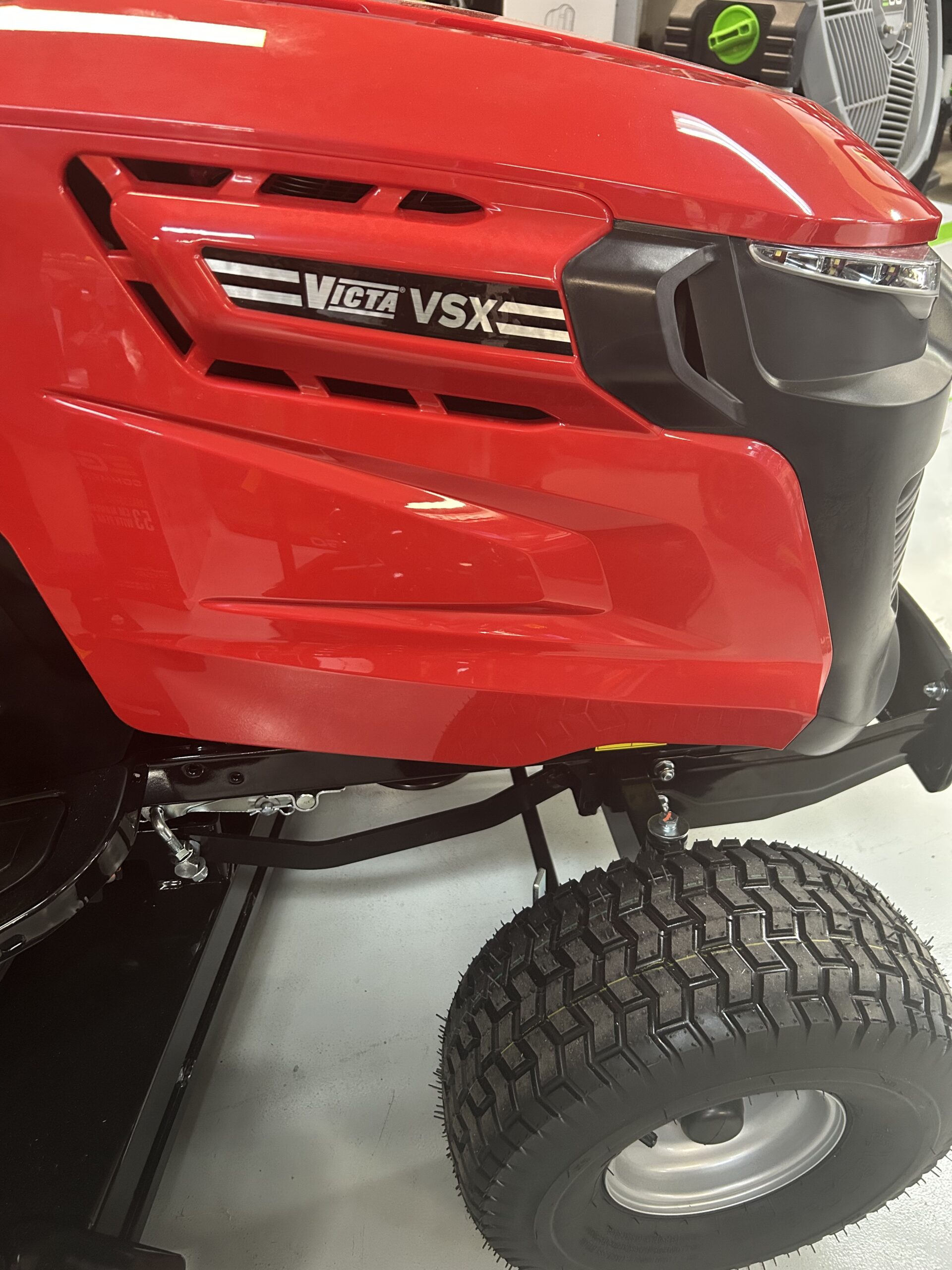 Victa VSX 42" Large Frame Garden Tractor - Image 7